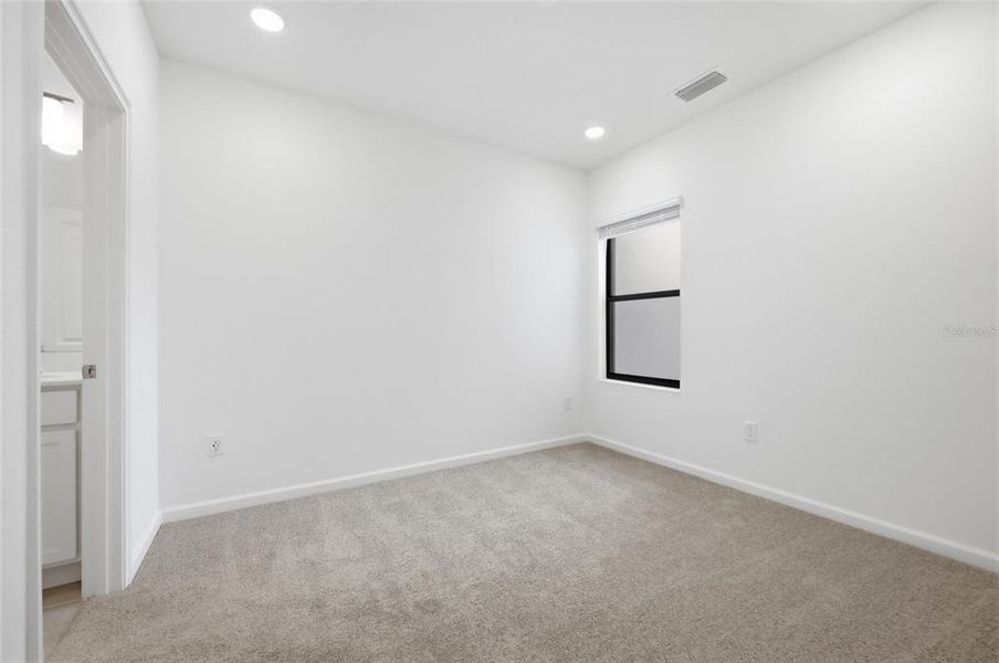 Spacious, unfurnished interior of a new home in Paradiso Grande Resort, Orlando (Image 27).