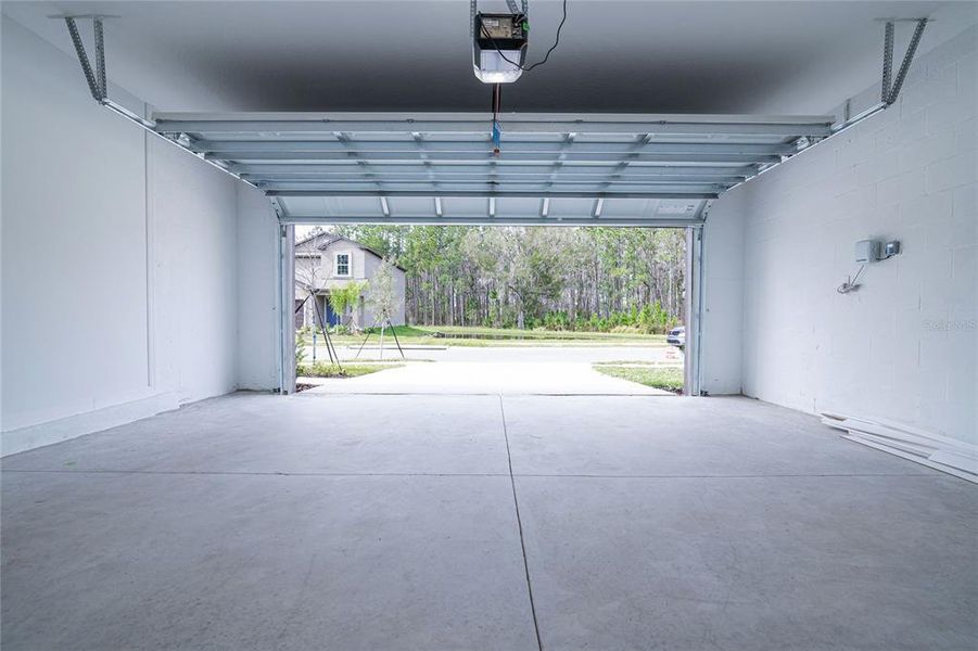 Spacious, unfurnished interior of a new home in Saddle Creek Preserve: The Manors II, Lakeland (Image 54).