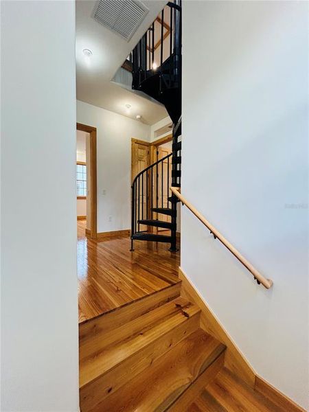 Spacious, unfurnished interior of a new home in , Gainesville (Image 20).