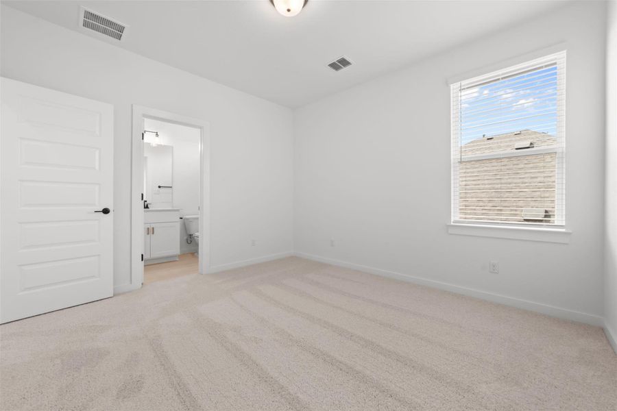 Spacious, unfurnished interior of a new home in Heritage, Dripping Springs (Image 17).