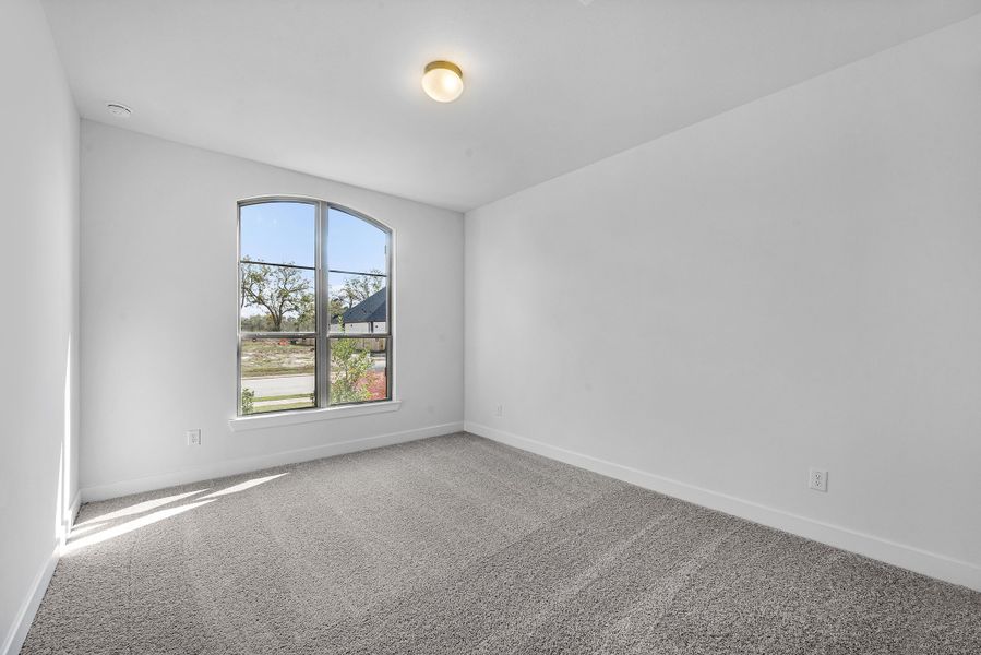 Spacious, unfurnished interior of a new home in Sienna, Missouri City (Image 20).