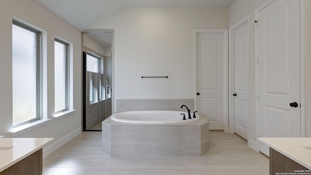 Furnished interior view inside a new home in Ladera 50', San Antonio (Image 8).