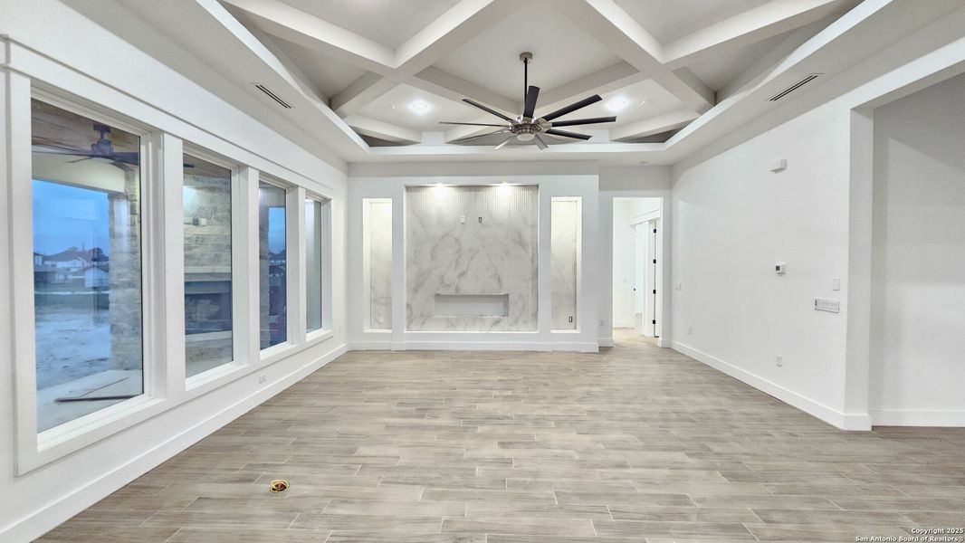 Spacious, unfurnished interior of a new home in , La Vernia (Image 20).
