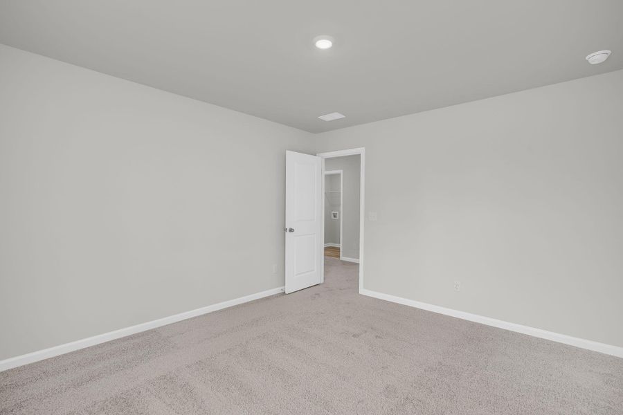 Spacious, unfurnished interior of a new home in Wildcat Chase, Summerville (Image 17).