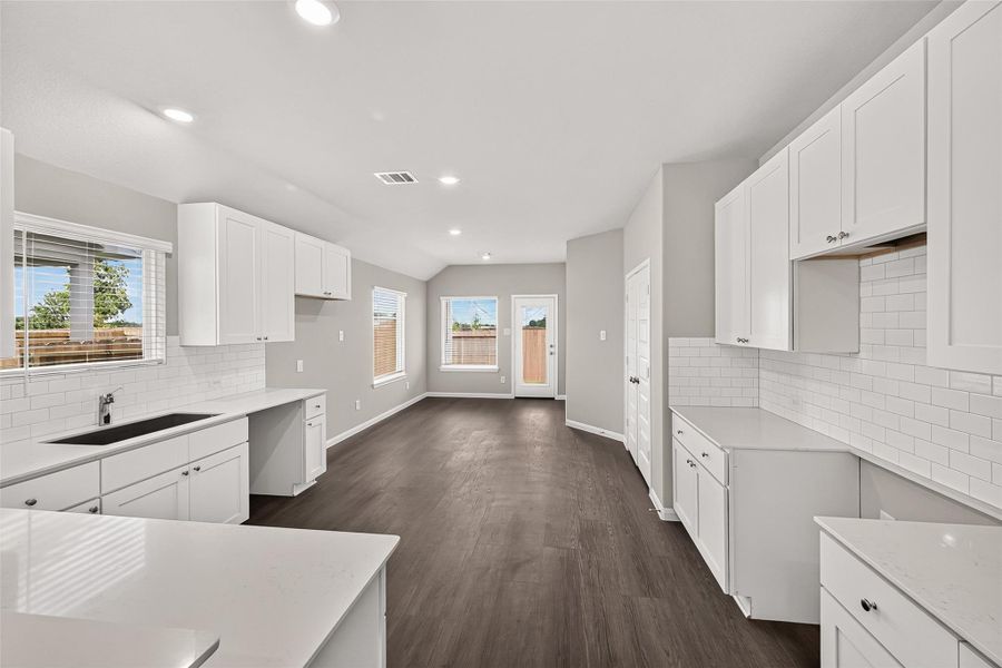 Furnished interior view inside a new home in Ridgeland Hills, Willis (Image 12).