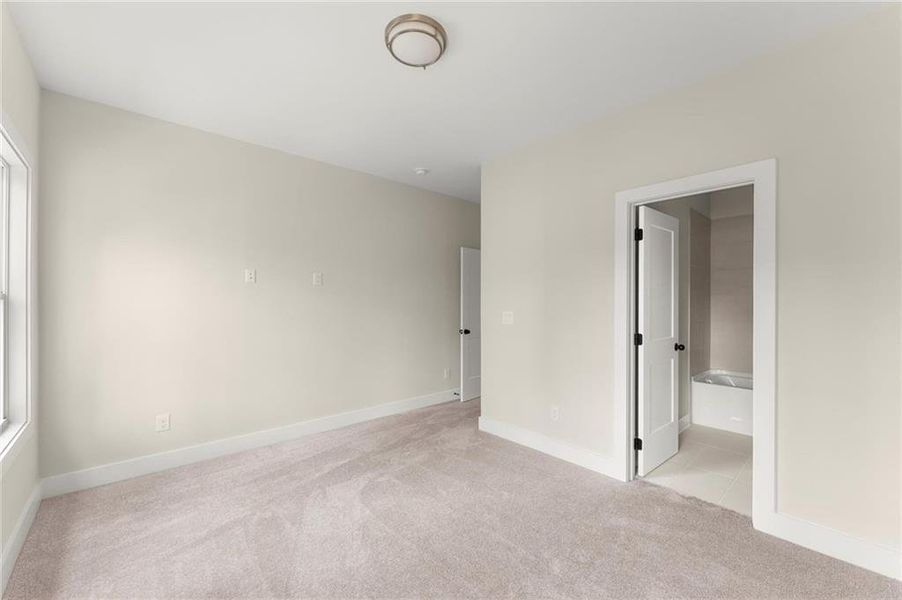 Spacious, unfurnished interior of a new home in Hillgrove Preserve, Powder Springs (Image 22).