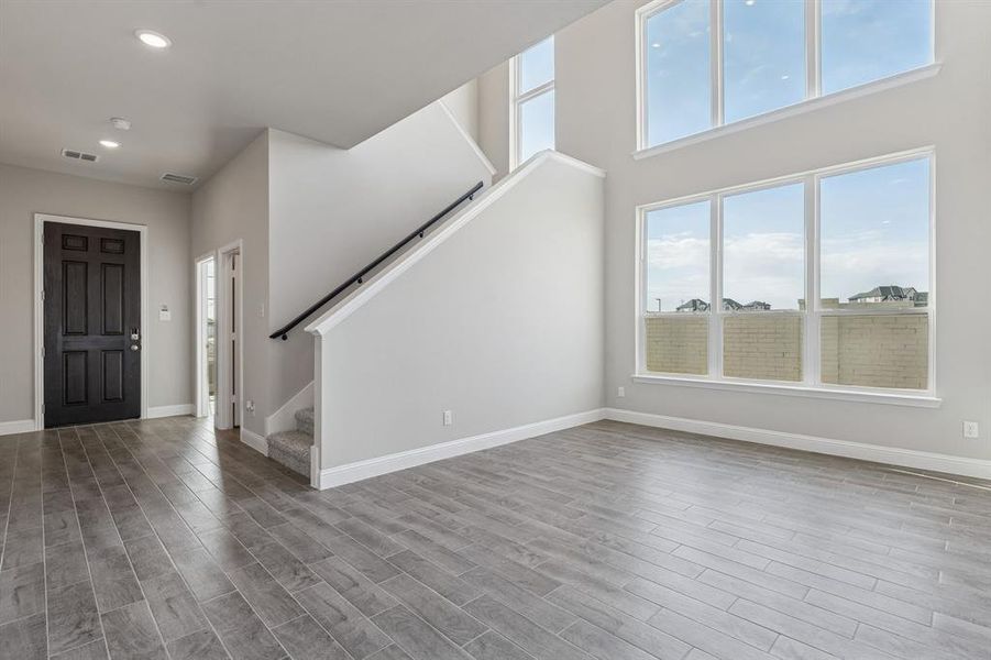 Spacious, unfurnished interior of a new home in Venetian, Weston (Image 17).