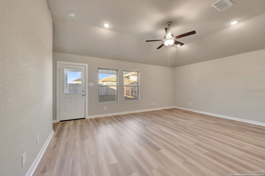 Spacious, unfurnished interior of a new home in Winding Brook, San Antonio (Image 18). Spacious, unfurnished interior of a new home in Winding Brook, San Antonio (Image 18).