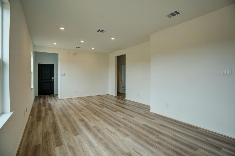 Spacious, unfurnished interior of a new home in Mason Woods, Cypress (Image 9).
