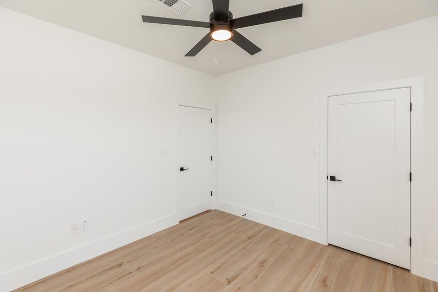 Spacious, unfurnished interior of a new home in , Beaumont (Image 24).