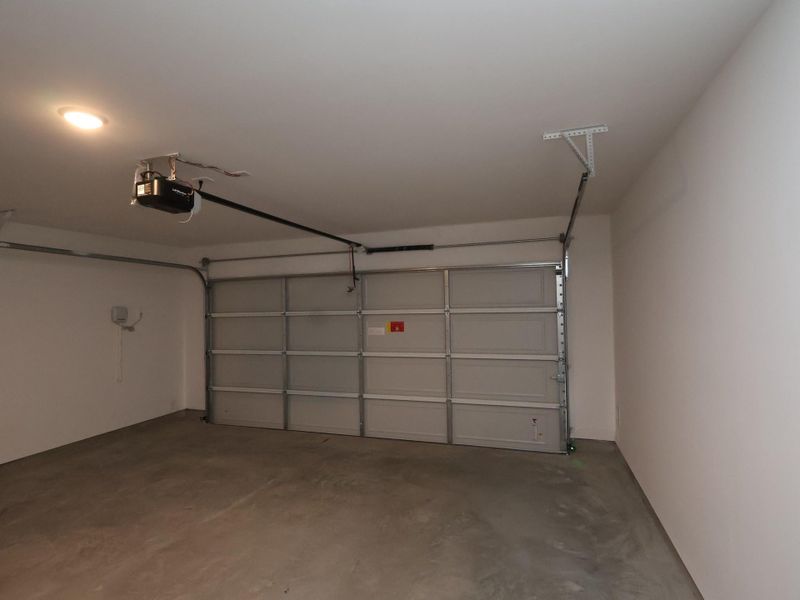 Spacious, unfurnished interior of a new home in Sorella, Tomball (Image 17). Spacious, unfurnished interior of a new home in Sorella, Tomball (Image 17).