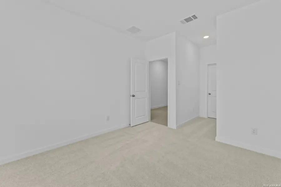 Spacious, unfurnished interior of a new home in Brookmill, San Antonio (Image 10).