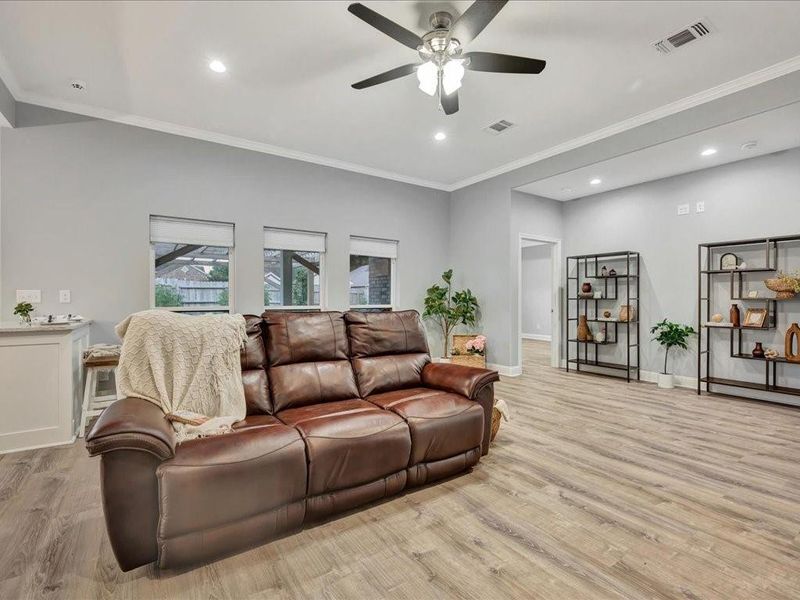 Furnished interior view inside a new home in , Lufkin (Image 17).