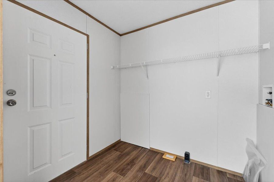 Spacious, unfurnished interior of a new home in , Pineville (Image 11).