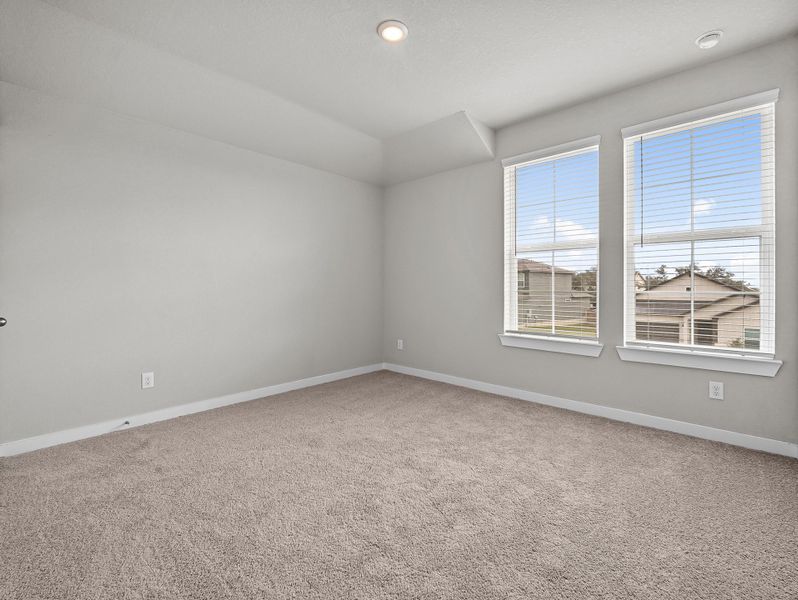 Spacious, unfurnished interior of a new home in Hunter's Ranch, San Antonio (Image 25).