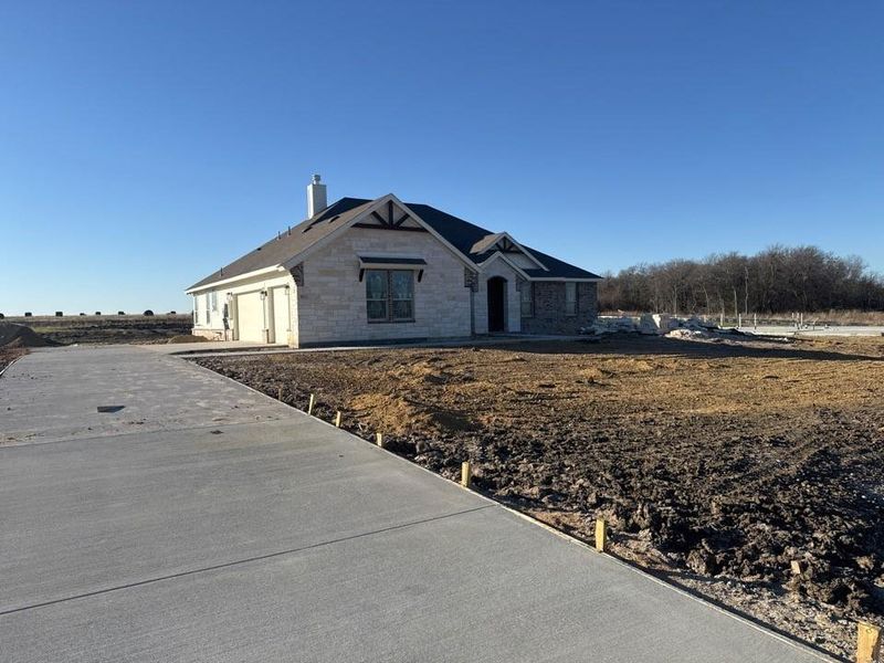 View of front facade with driveway and an attached garage