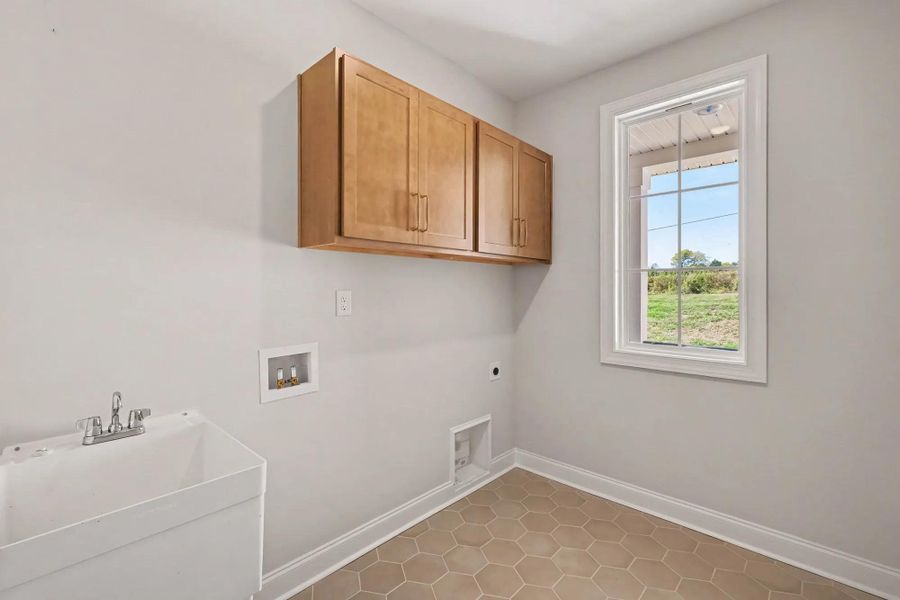 Dahlia D Laundry room