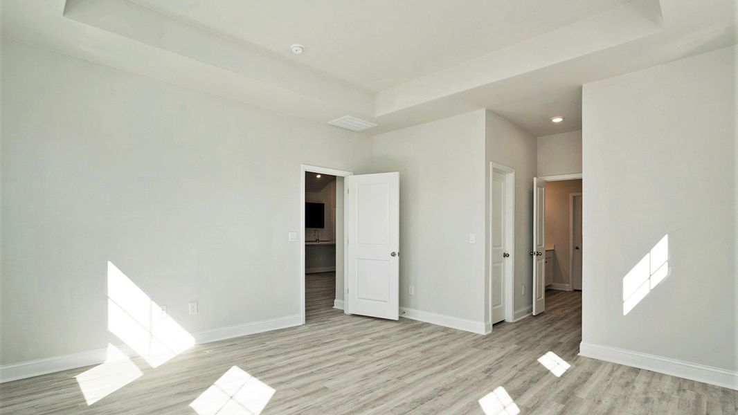 Spacious, unfurnished interior of a new home in Haven View, Murrells Inlet (Image 11).