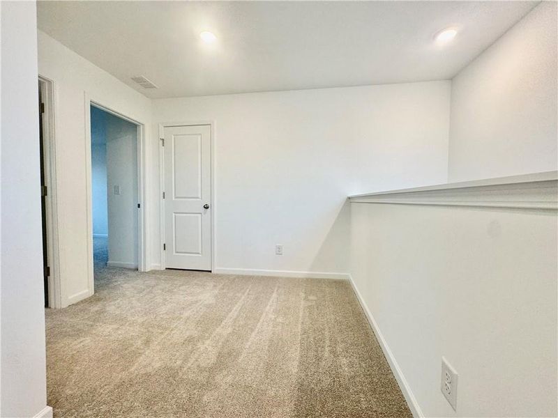 Spacious, unfurnished interior of a new home in Eastlyn Crossing, Flowery Branch (Image 11).