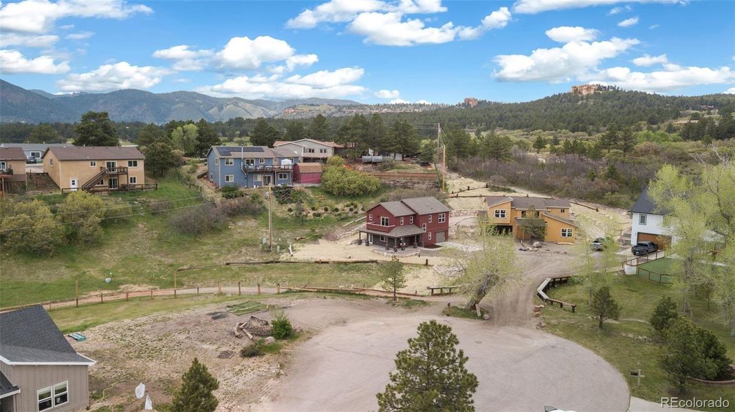 Located at the end of a quiet cul-de-sac and with a premium lot Located at the end of a quiet cul-de-sac and with a premium lot