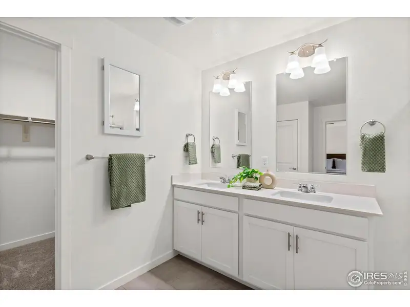 Furnished interior view inside a new home in Vantage, Berthoud (Image 5).