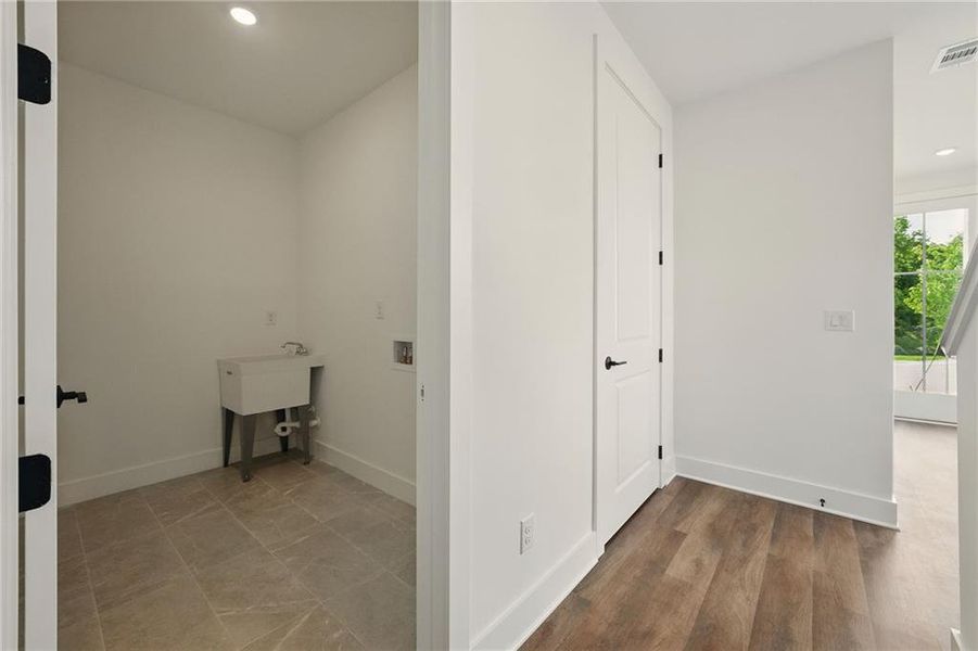 Spacious, unfurnished interior of a new home in , Atlanta (Image 37).