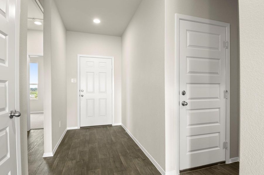 Spacious, unfurnished interior of a new home in Cloverleaf, Austin (Image 16).