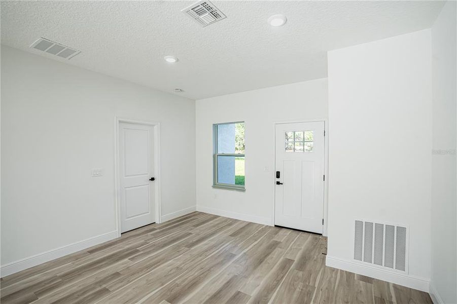 Spacious, unfurnished interior of a new home in , Ocala (Image 34).
