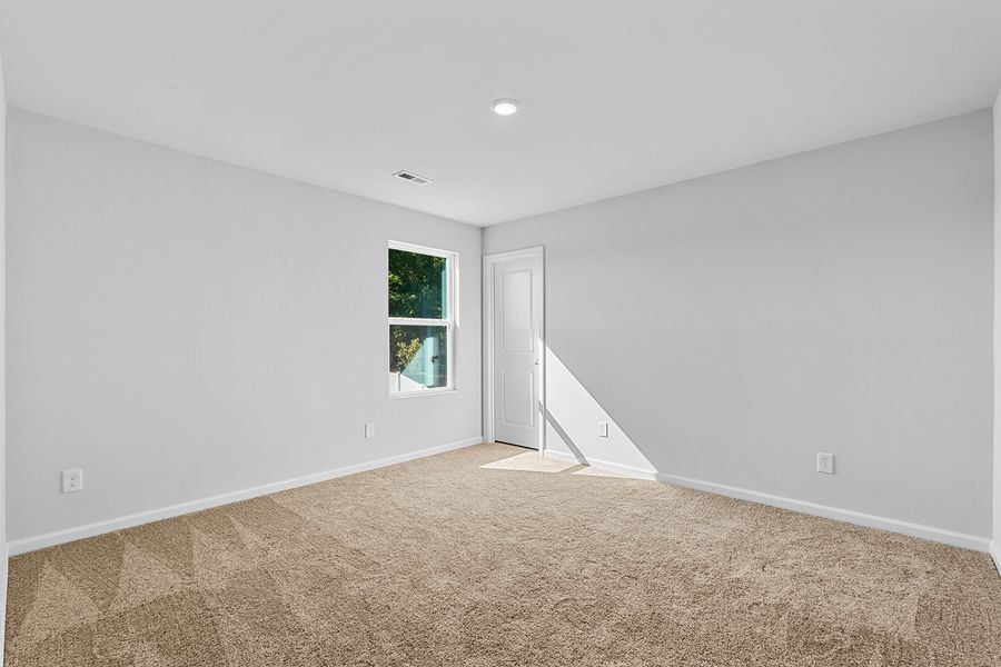 Spacious, unfurnished interior of a new home in Hanes Lake, Winston-Salem (Image 34).
