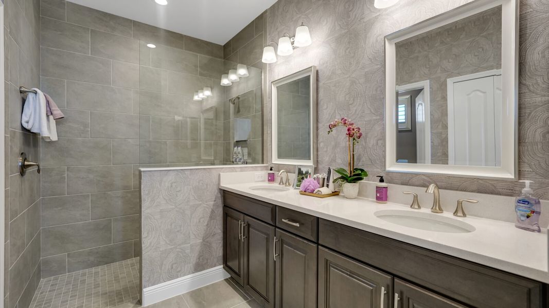 Representative furnished interior of a home built from the Dream 2 by Neal Communities in Verandah, Fort Myers (Image 22).