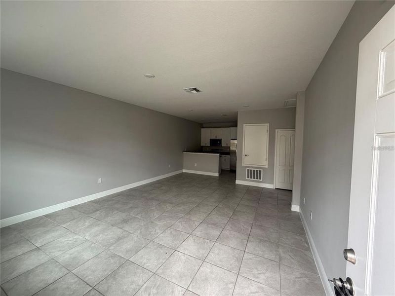 Spacious, unfurnished interior of a new home in Tuscany Preserve, Kissimmee (Image 4). Spacious, unfurnished interior of a new home in Tuscany Preserve, Kissimmee (Image 4).