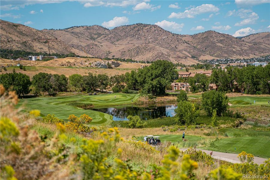 The lush fairways at Fossil Trace unfold against dramatic terrain and panoramic views that showcase Colorado’s natural beauty at its finest.