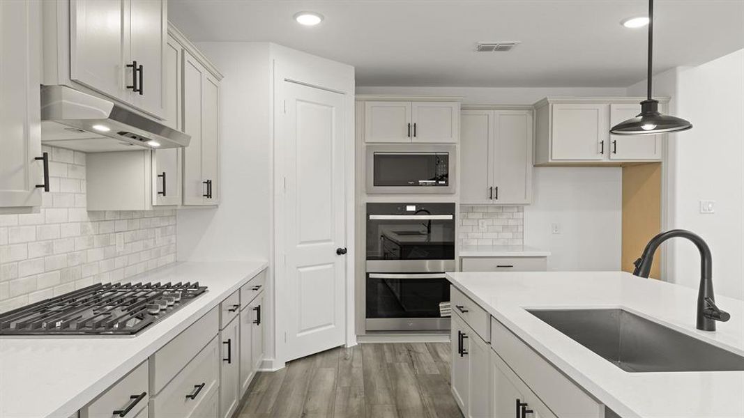 6 1425 Clare Court - Kitchen (4)