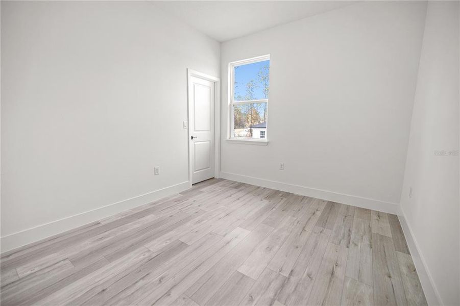 Spacious, unfurnished interior of a new home in , Ocala (Image 15).