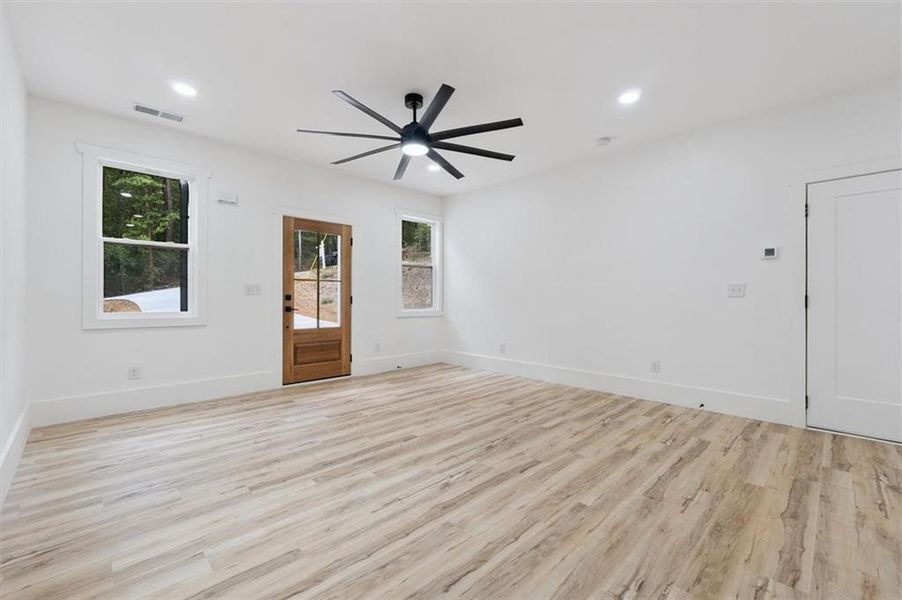 Spacious, unfurnished interior of a new home in , Gainesville (Image 22).