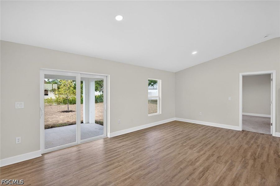 Spacious, unfurnished interior of a new home in Cape Coral, Cape Coral (Image 12).