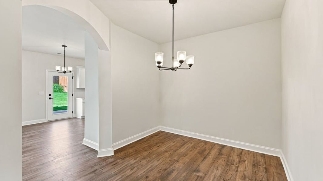 Spacious, unfurnished interior of a new home in Shadowood, Seneca (Image 22).