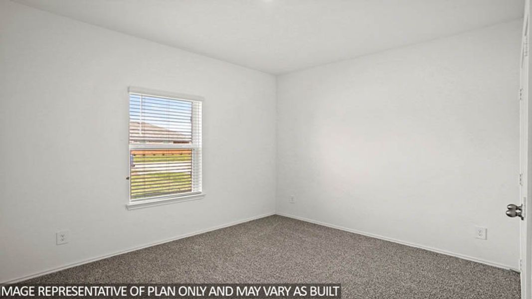 Spacious, unfurnished interior of a new home in East Williams Cove, Conroe (Image 9).