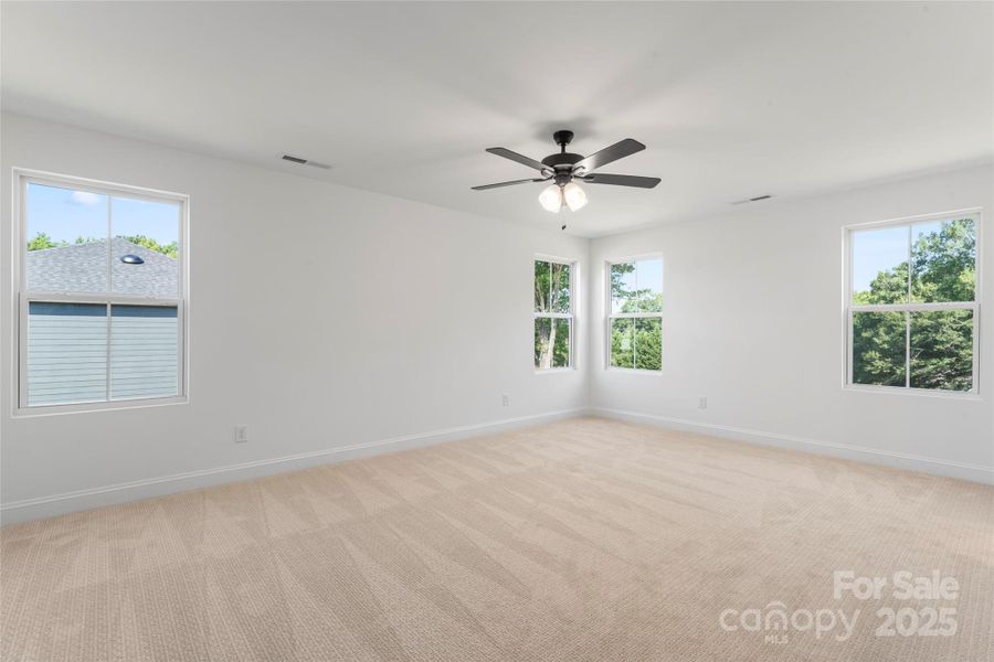 Spacious, unfurnished interior of a new home in , Harrisburg (Image 27).