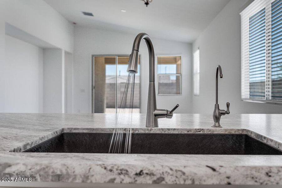 hj-az-phx-cantamia-duet-lily-lot-30135-k