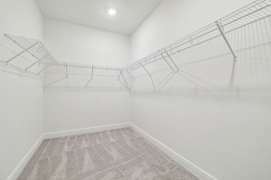 Representative unfurnished interior of a home built from the 50 ' - Saratoga by William Ryan Homes in Tamarack at Two Rivers, Zephyrhills (Image 39).