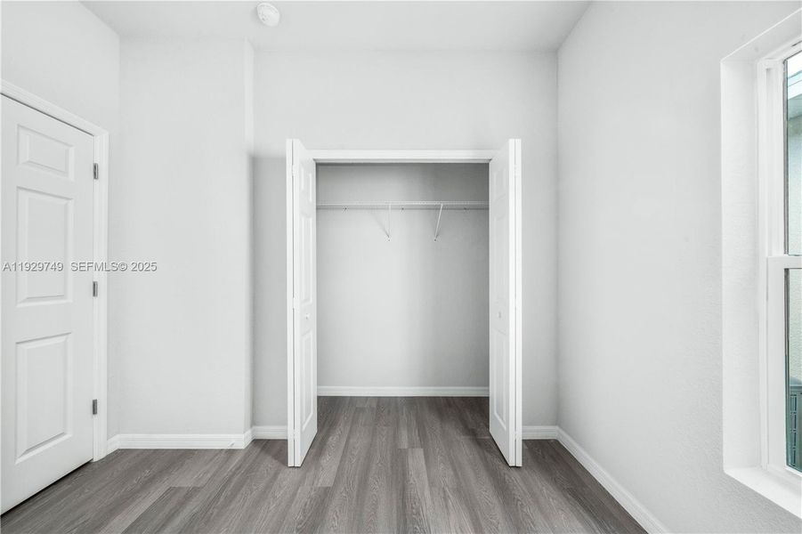 Spacious, unfurnished interior of a new home in , Sebring (Image 27).