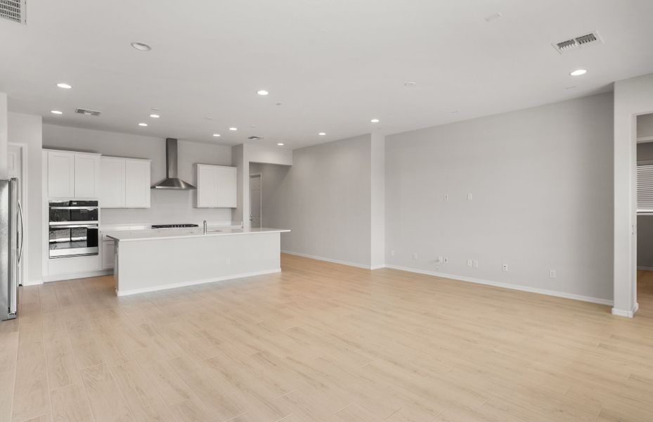 Spacious, unfurnished interior of a new home in Visara, Surprise (Image 26).