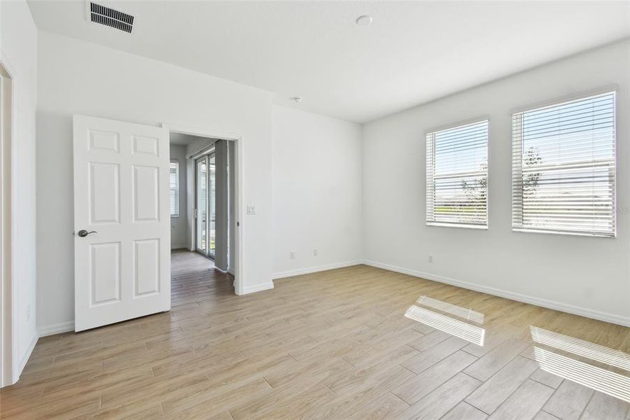 Spacious, unfurnished interior of a new home in Sweetwater at Lakewood Ranch, Lakewood Ranch (Image 21).