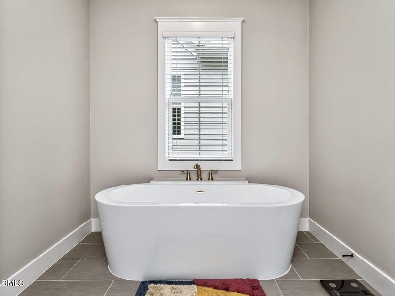 029-1280x960-primary-bathroom 029-1280x960-primary-bathroom