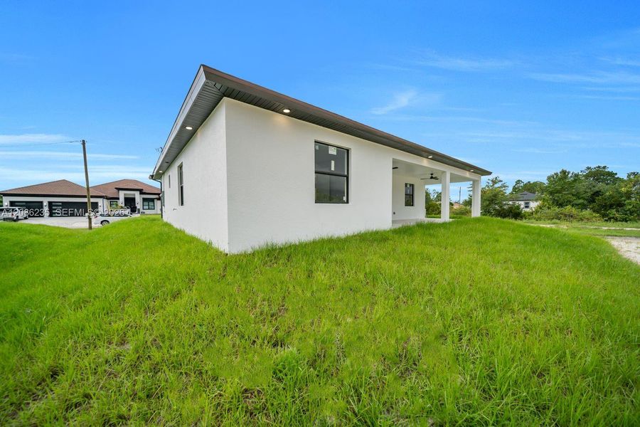 Exterior details and patio area of a home in , Lehigh Acres (Image 4).