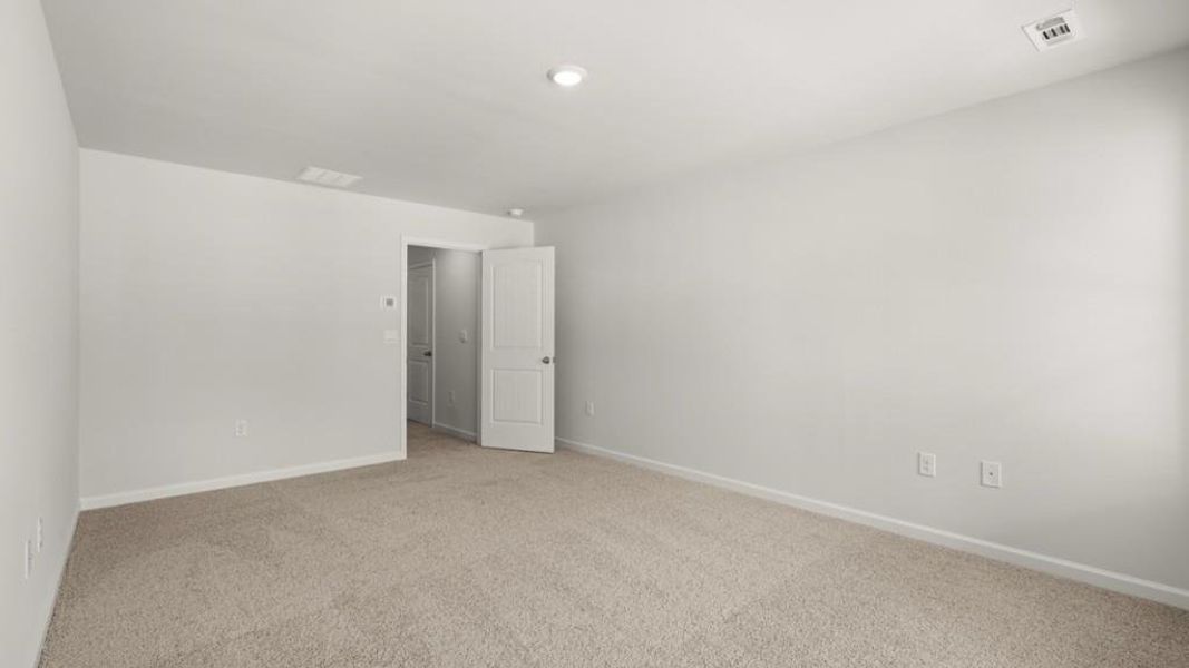 Spacious, unfurnished interior of a new home in Falcon Landing, Gainesville (Image 29).