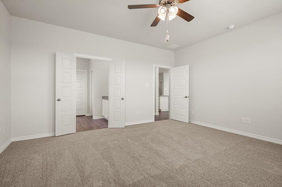 Spacious, unfurnished interior of a new home in Rocky Creek Crossing, Fort Worth (Image 10).