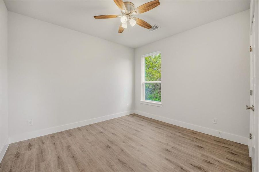 Spacious, unfurnished interior of a new home in , Granbury (Image 27).