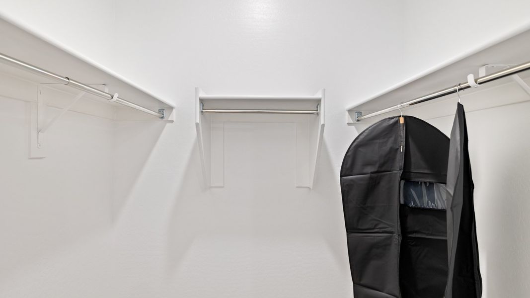 Representative interior finishes for a home built from the Courtland by D.R. Horton in Quail Ranch, San Tan Valley (Image 22).